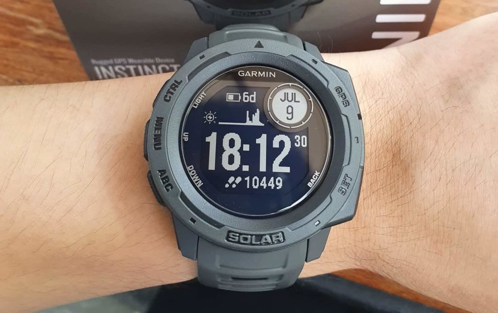 Smartwatch Garmin Instict solar