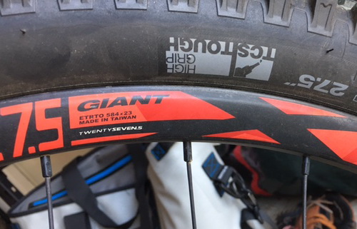 Label pada velg sepeda