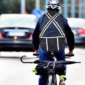Gear agar aman bersepeda di jalan raya