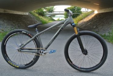 Sepeda BMX Dirt Jump (DJ)