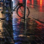 10 Tips dan cara bersepeda di musim hujan