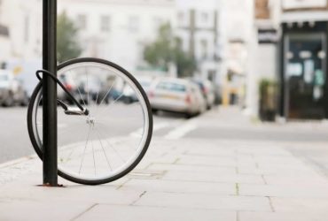 Panduan jenis dan cara memasang gembok sepeda yang aman
